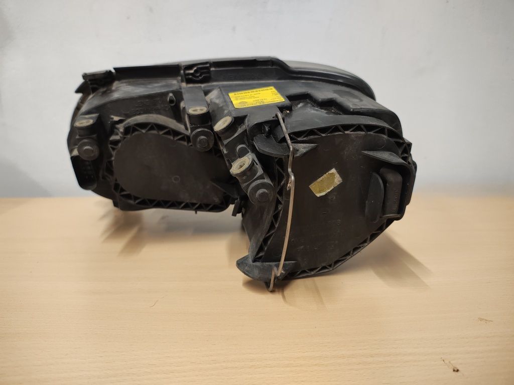 Lampa prawa VW Caddy III IDEALNA