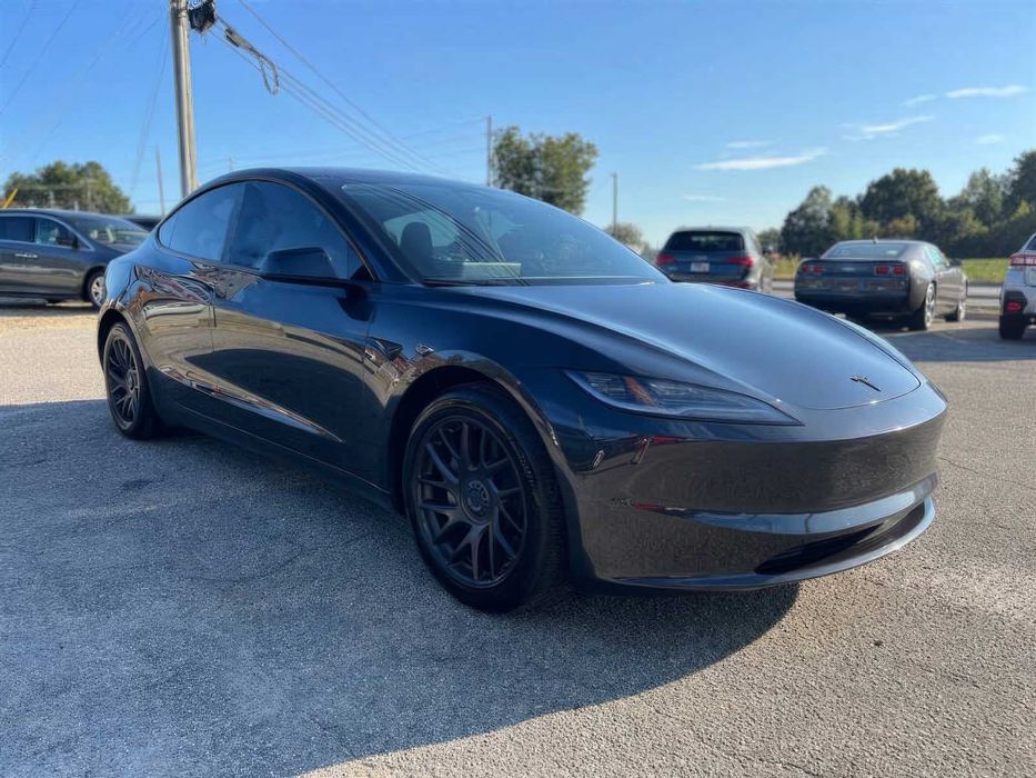 Tesla Model 3 Long Range      2025