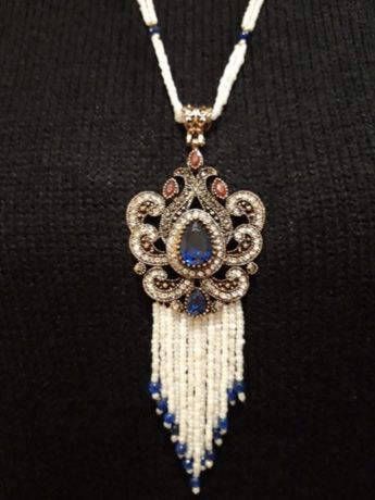 Elegante colar de estilo vintage com pedras azuis e brilhantes - NOVO!