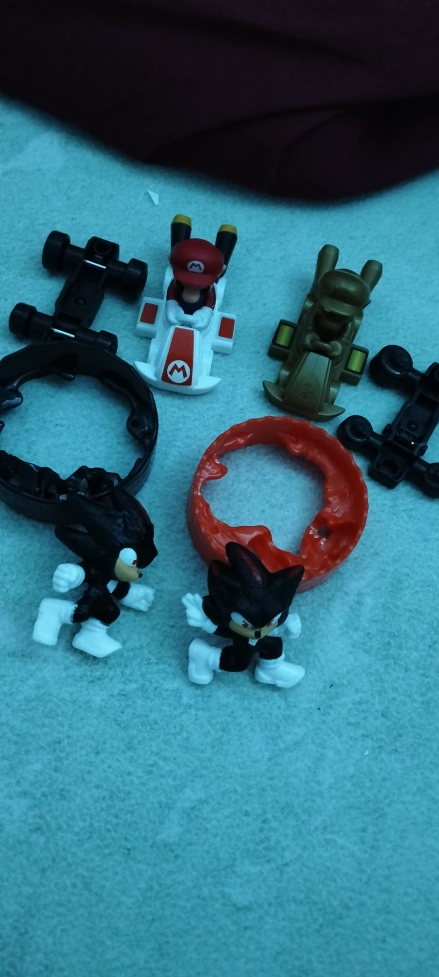 Brinquedos Mario e Shadow