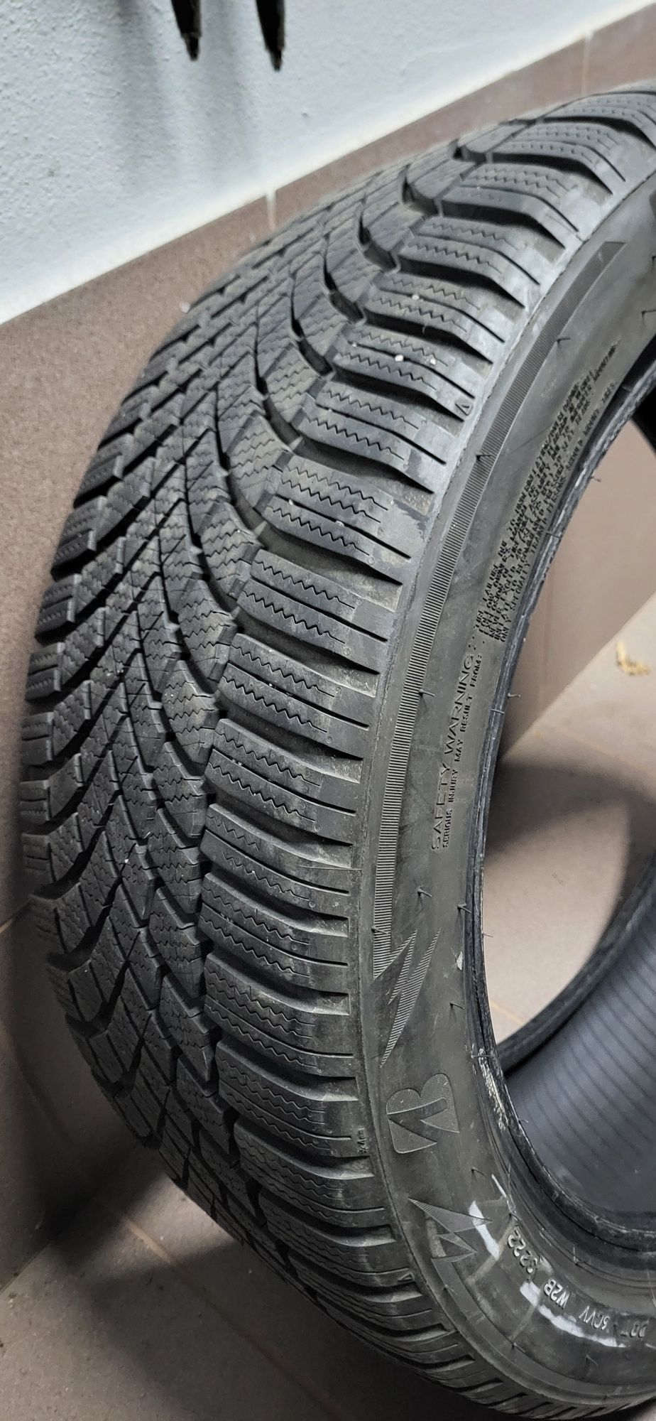 Opony zimowe bridgestone blizzak lm005 235/45/18  prawie jak nowe (DOT
