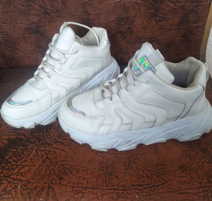 Кросівки жіночі 41 р. / Кроссовки женские