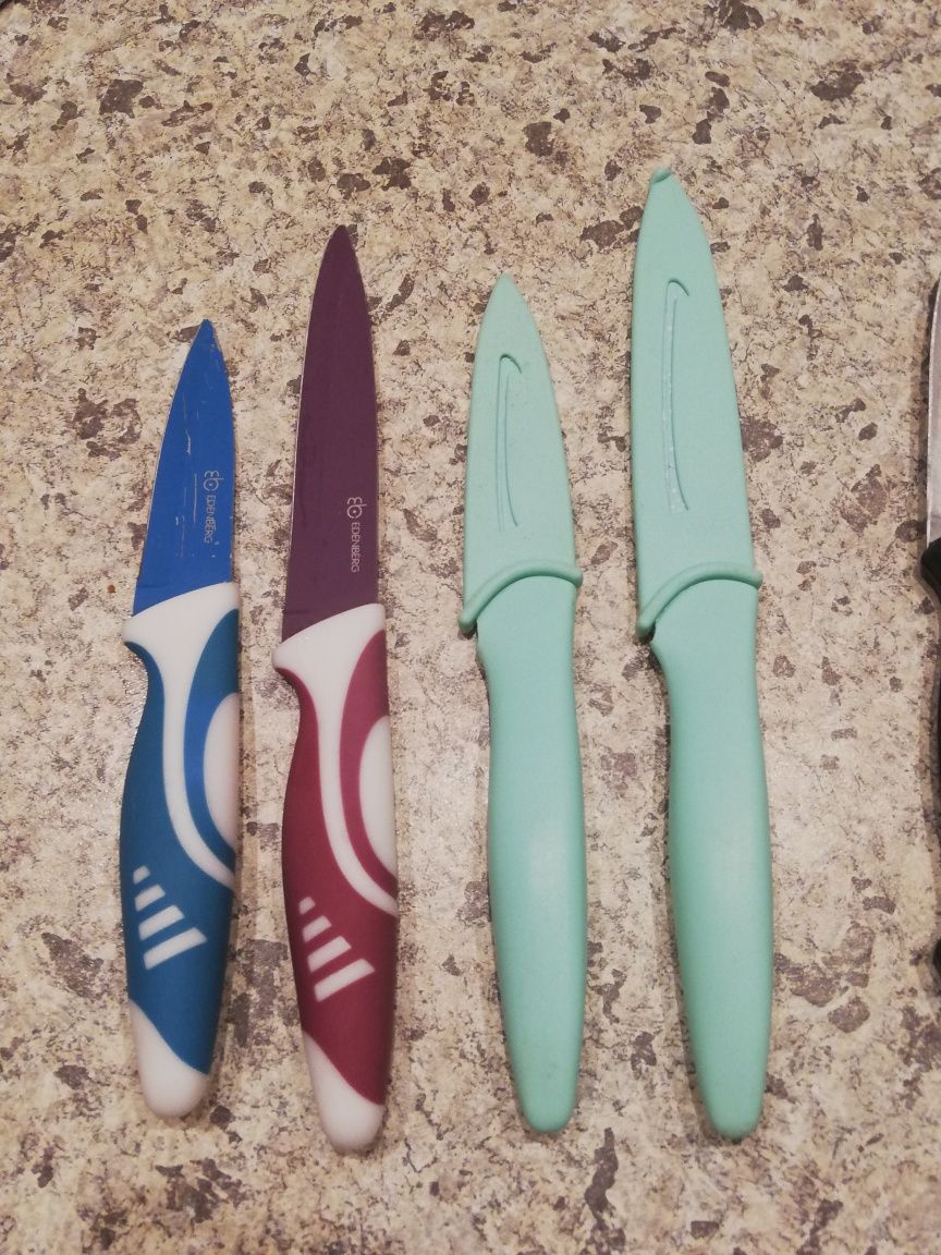 Zestaw kolorowych miętowych noży kuchennych