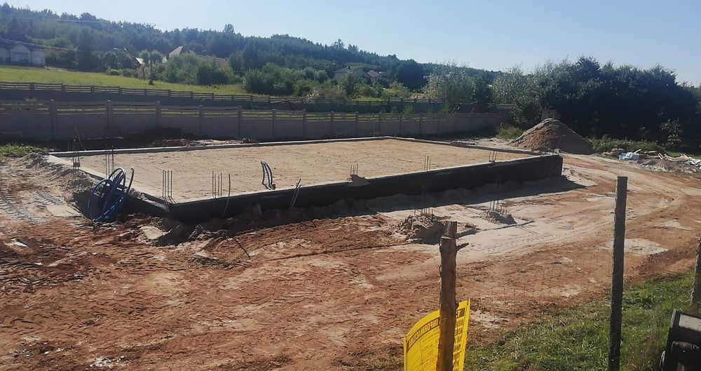 Usługi koparko-ładowarką koparka prace ziemne odwodnienia podbudowy