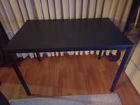 Mesa de jantar em preto