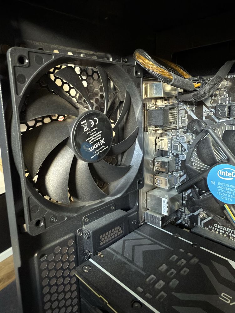 Komputer stacjonarny PC Intel i3-9100F, R380X, 16GB RAM, 240GB SSD