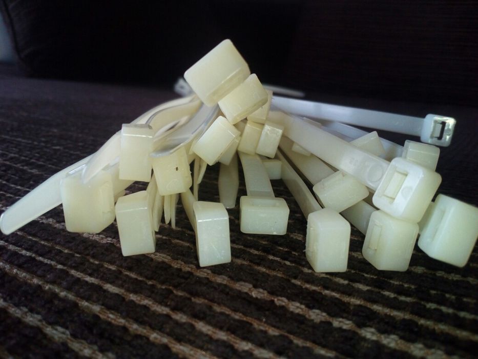 Opaski zaciskowe (Uwaga 75cm dlugosci)