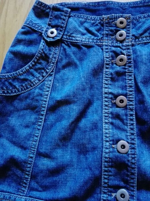 Krótka spudniczka jeansowa