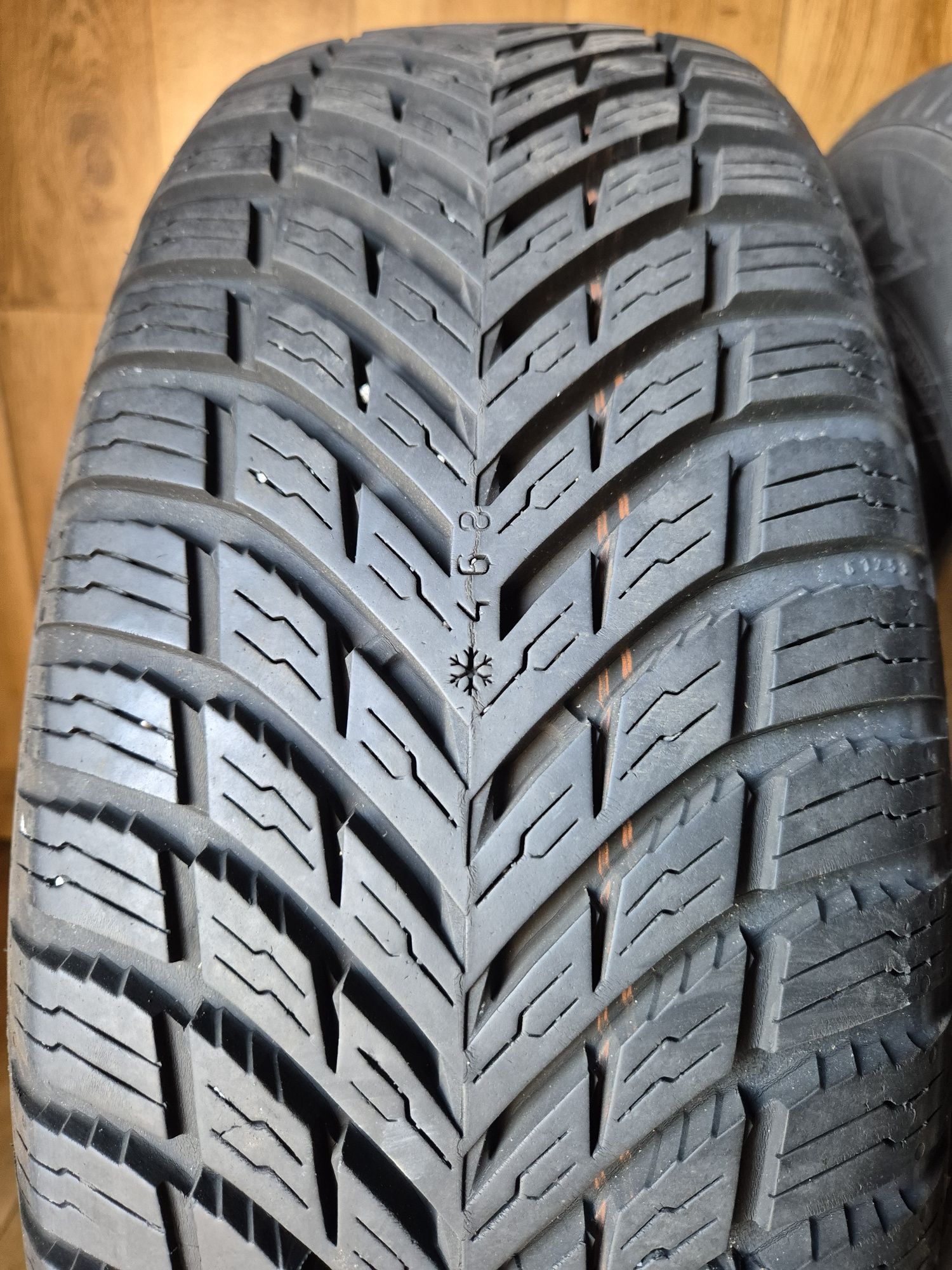 185/65/15 Nokian para Całoroczne 7,5mm rok21