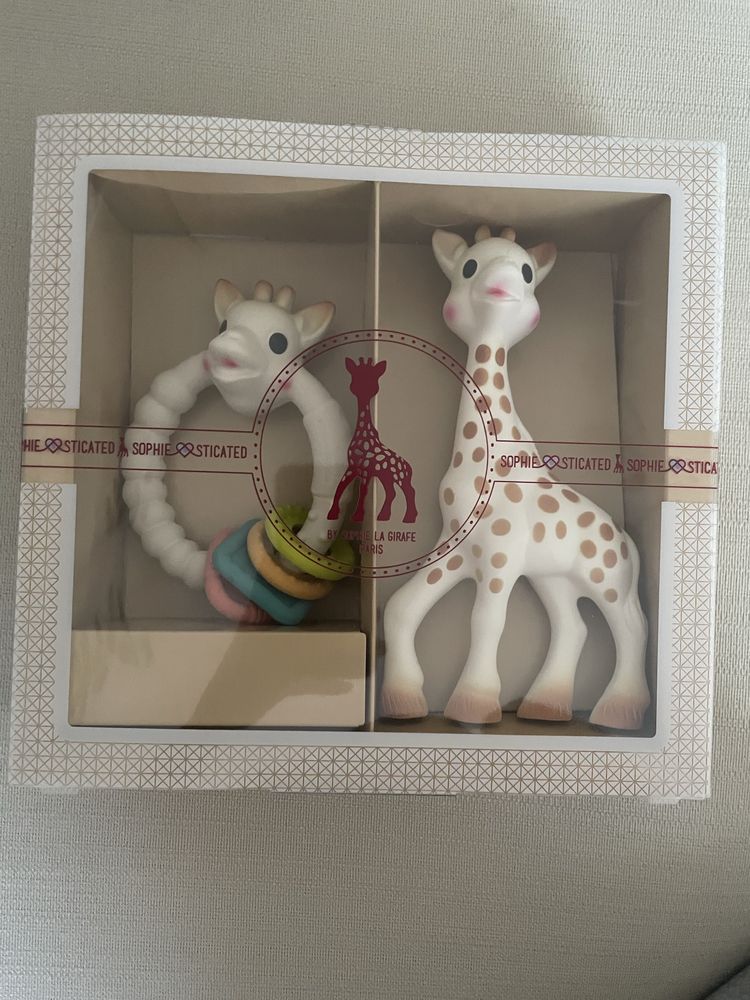 Gryzak zyrafa na ząbkowanie z grzechotką Sophie Girafe