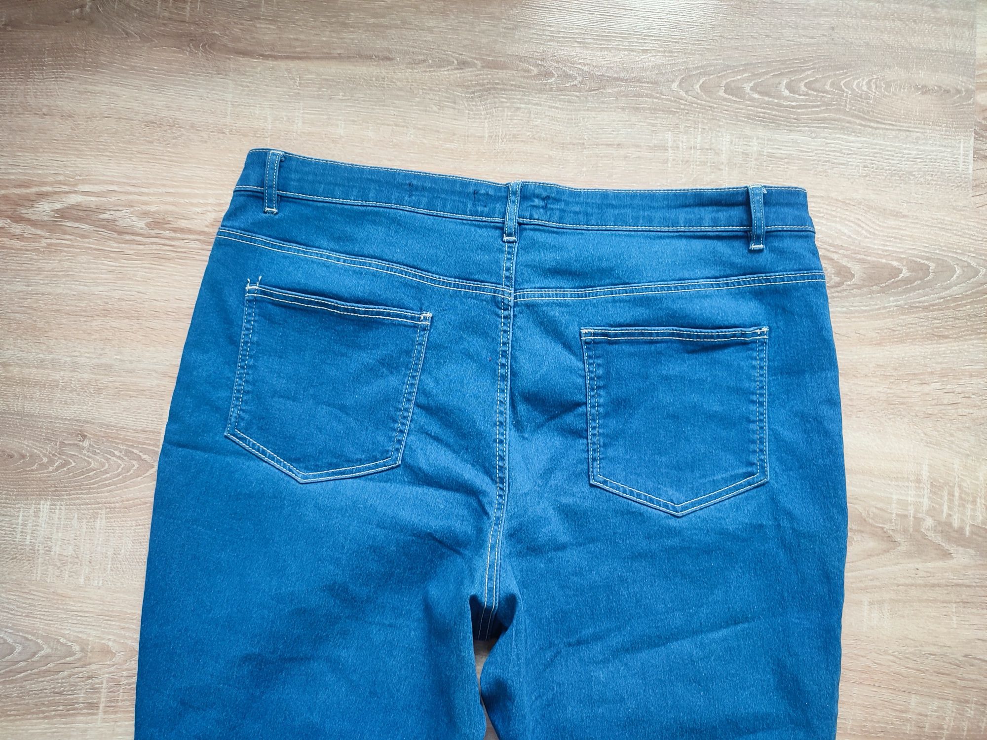 Spodnie za kolano plus size