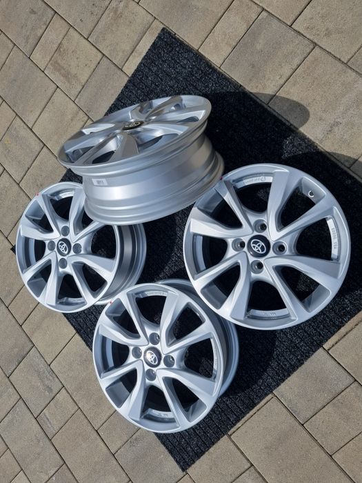 Toyota Yaris 15 " Aygo IQ alufelgi 4x100 Felgi nowe srebrny połysk