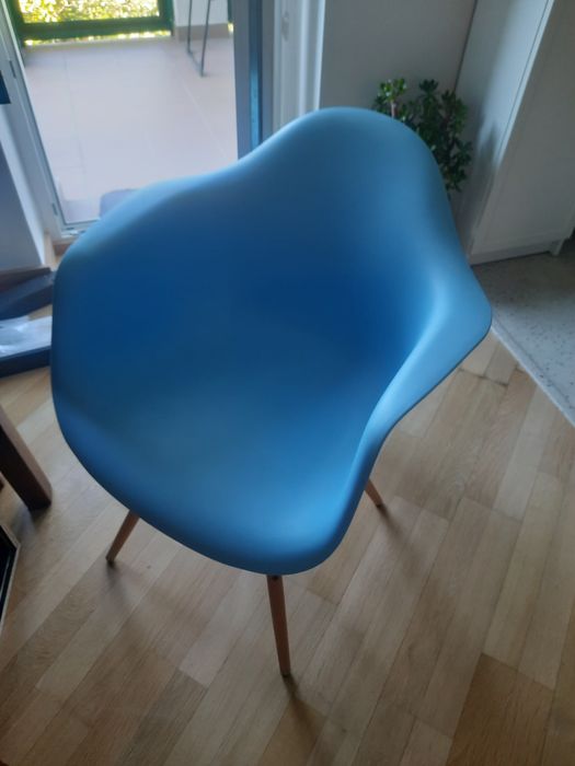 Niebieskie krzeslo dla Gosi hoker