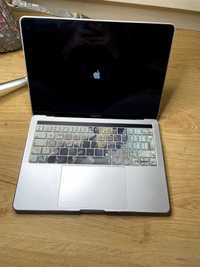 MacBook PRO 13' z TouchBarem, w plastikowym etui