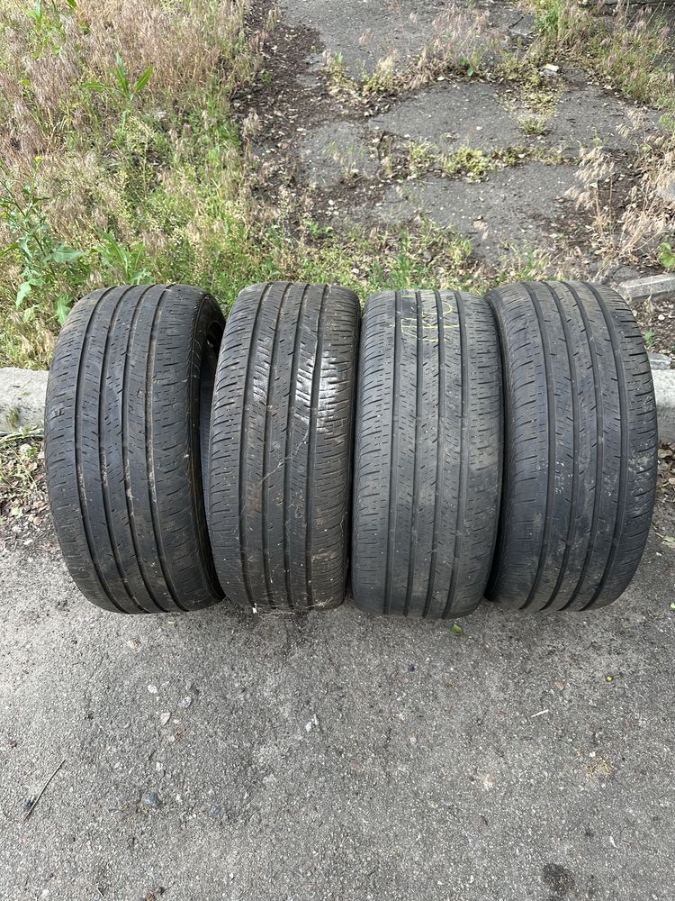 235 45 R18 продам резину не дорого