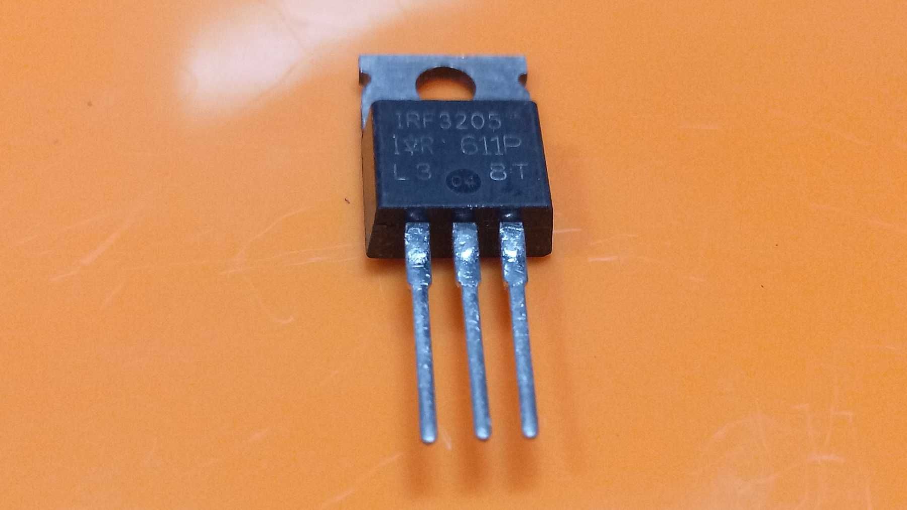 Польовий транзистор IRF3205.