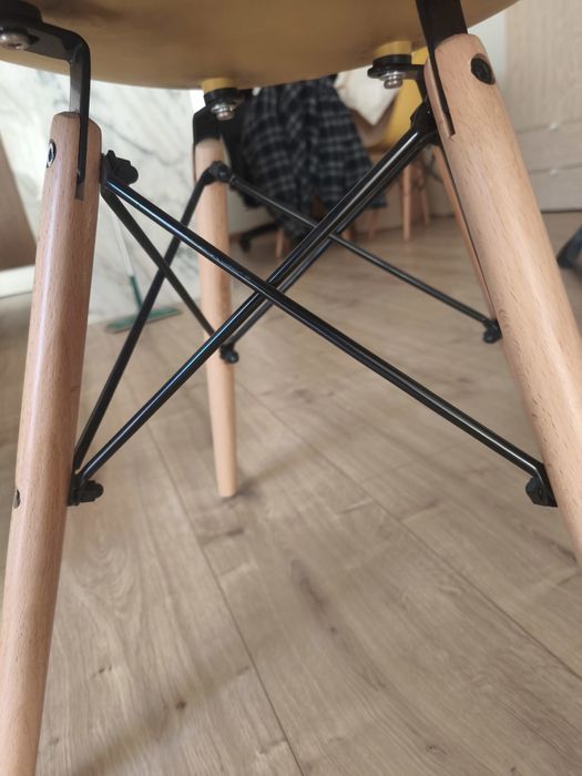 2 cadeiras amarelo torrado como novas