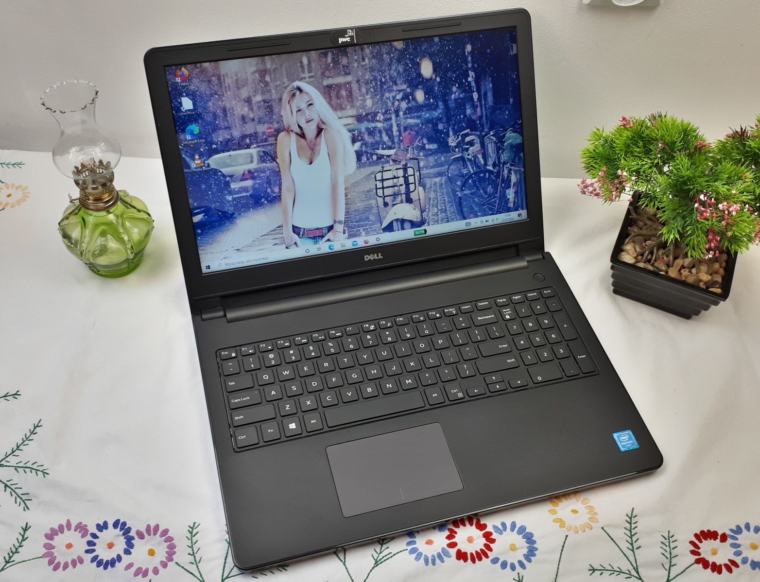 Zadbany Laptop Dell 15,6"HD LED Intel 2.56 GHz x4/4GB/SSD 128GB/Win 10