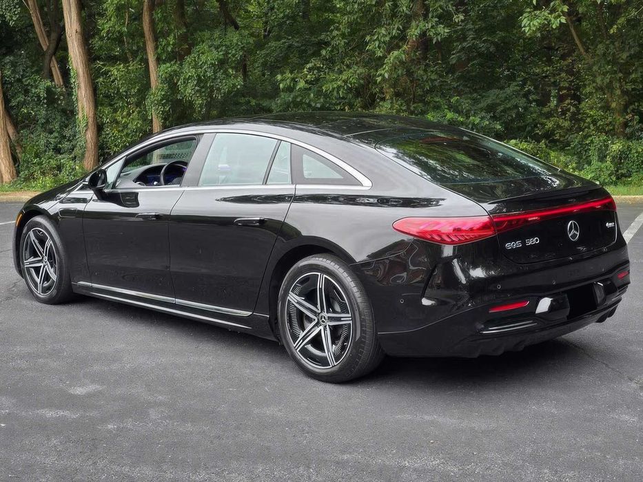 Mercedes-Benz EQS      2022