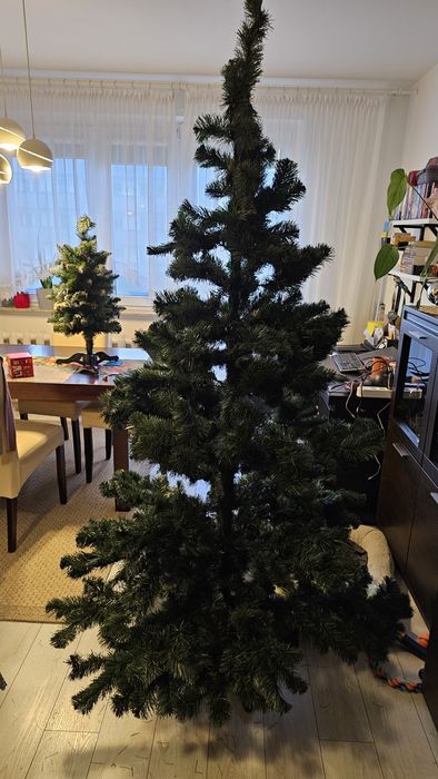 Piękna sztuczna choinka, jak żywa