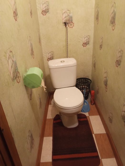 Продам трьохкімнатну квартиру у двоповерховому будинку