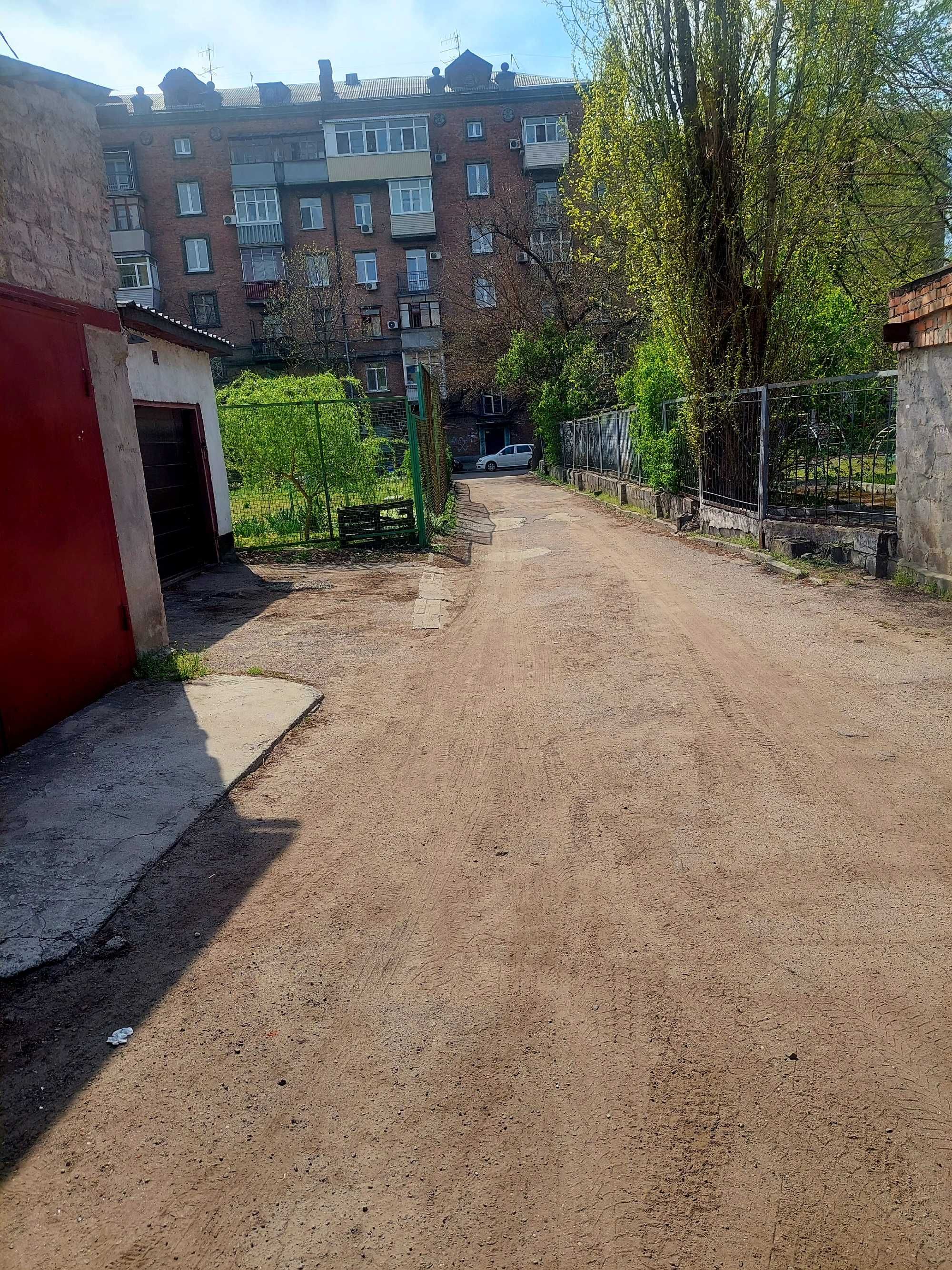 Продам Гараж в Центрі р-н Оперного Театру
