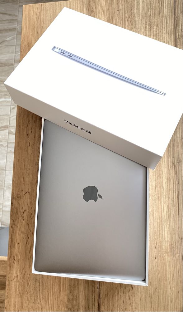 MacBook Air M1 2020 / 8GB RAM / 256GB SSD / Идеальное состояние