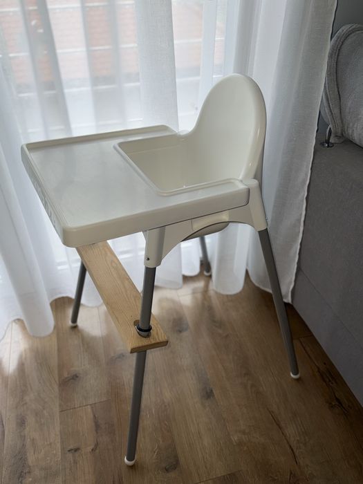 Krzesełko do karmienia IKEA ANTILOP (białe) + podnóżek drewniany