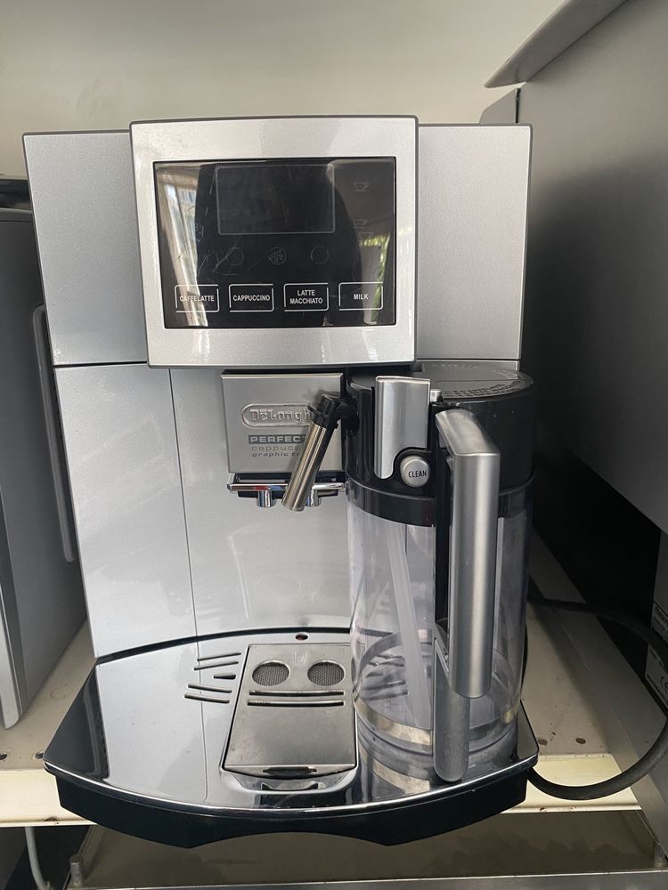Кавомашина НОВИЙ МОЛОЧНІК Delonghi Perfecta Grapfic 5600