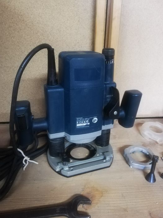 Фрезер ручной BOSCH GOF 1300 CE