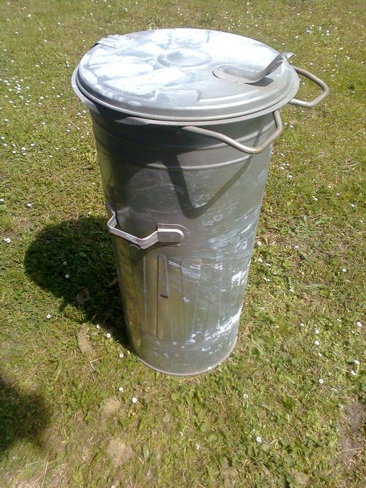 Kubeł na śmieci, metalowy, ocynkowany 110 litrów, nieużywany.