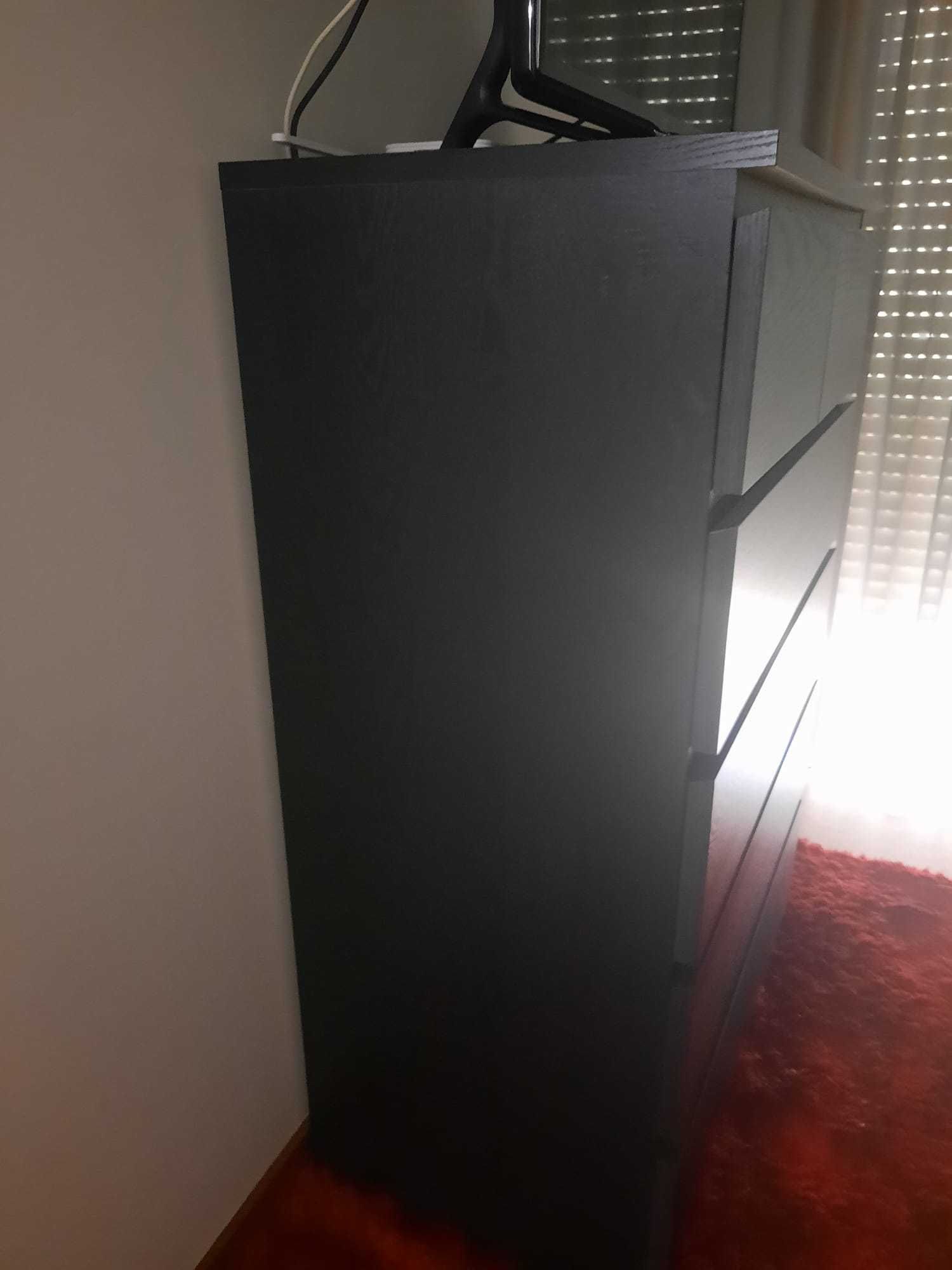 Cómoda de quarto em muito bom estado