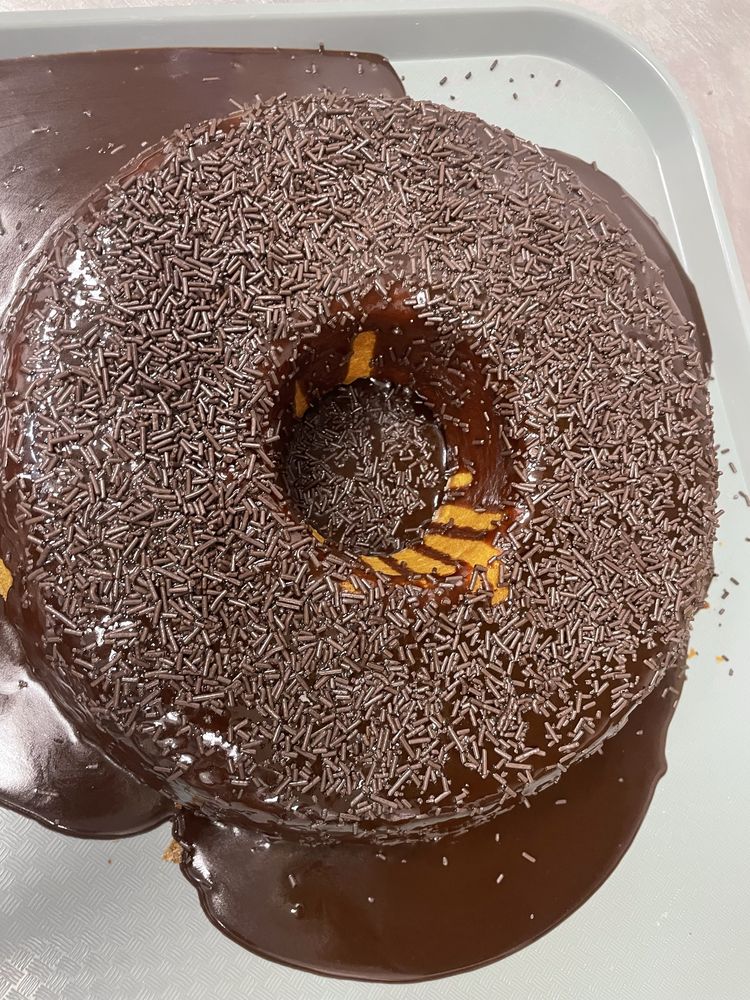 Vendo doces e bolos