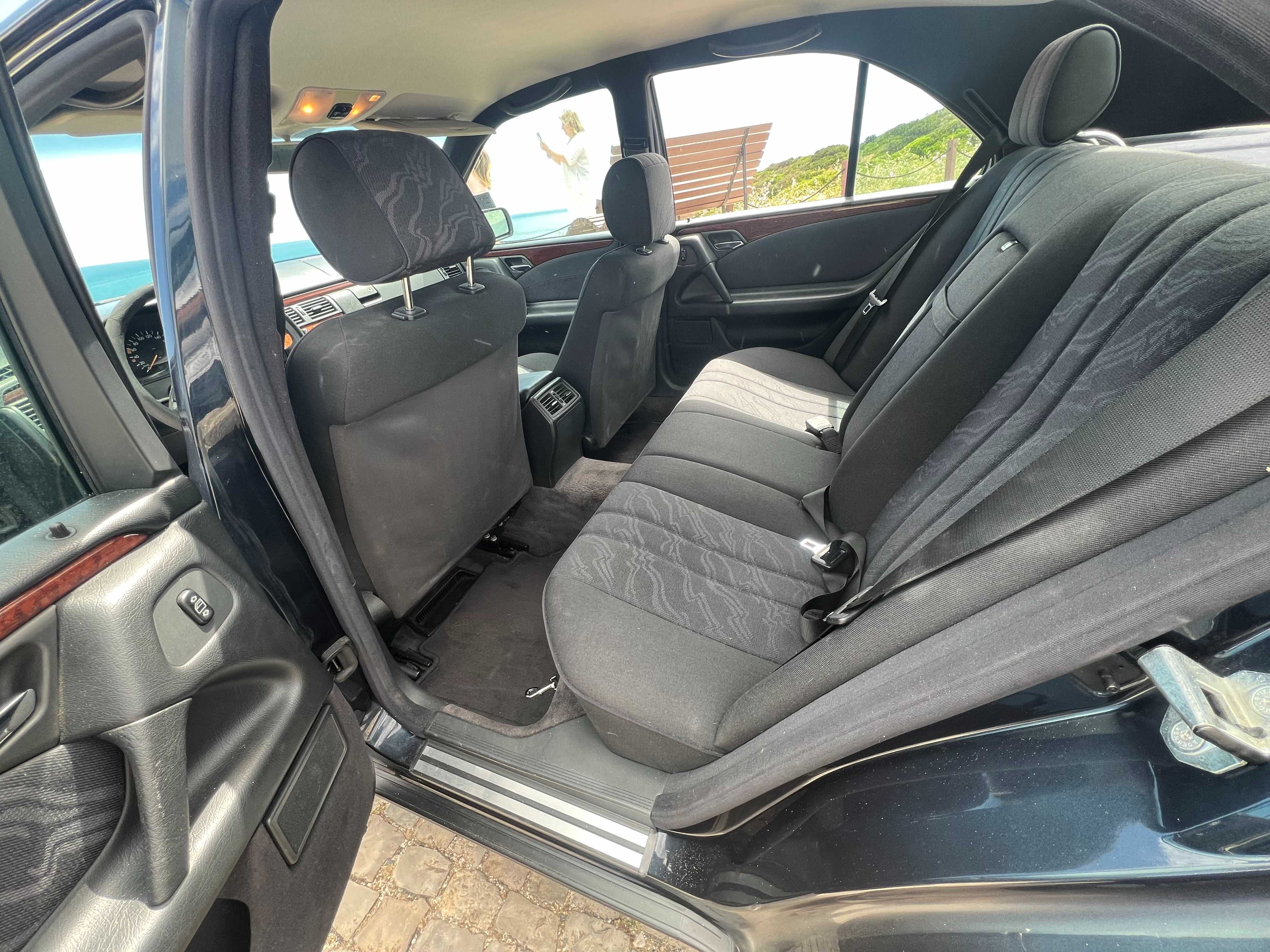 Mercedes E220d (1 dono)