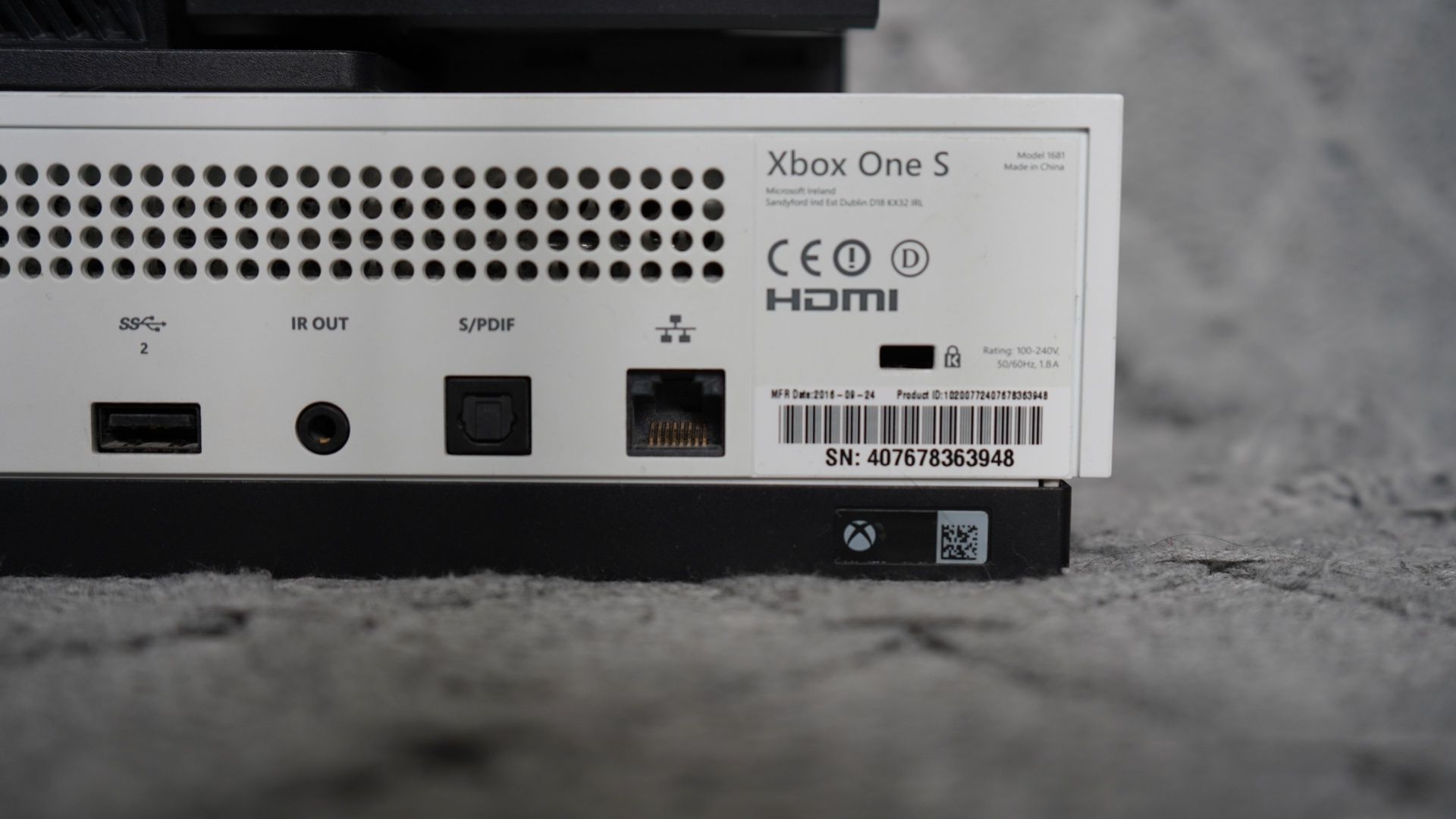 Konsola Xbox One S + 2 gry gratis (do wyboru)