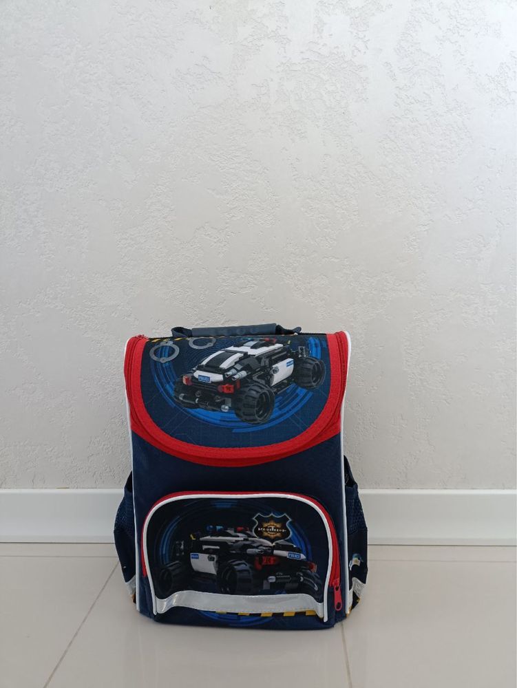 Рюкзак для школяра перших класів