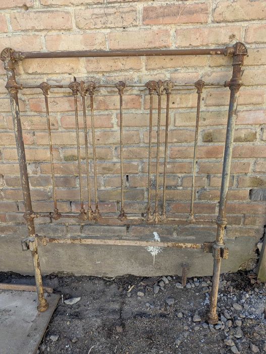 Кровать старинная ретро