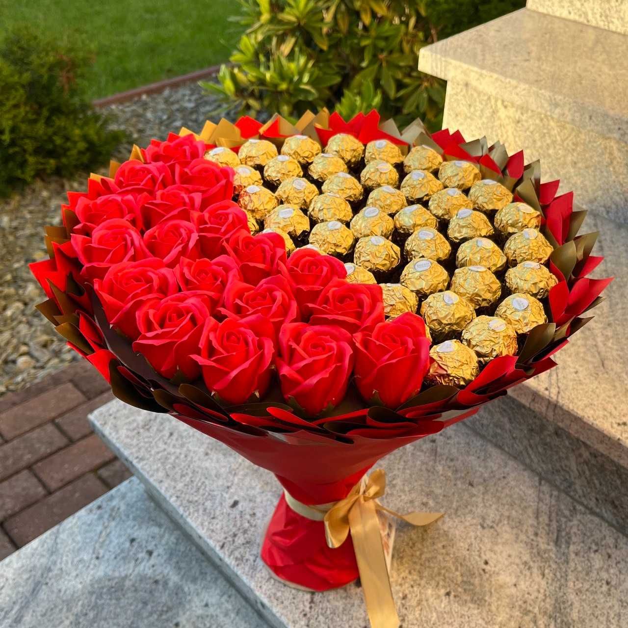 Bukiet róże mydlane 18 szt. Ferrero Rocher. Prezent na 60 18 Urodziny.