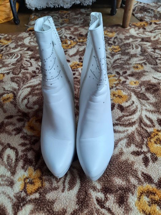 Продам нові кожані ботінки