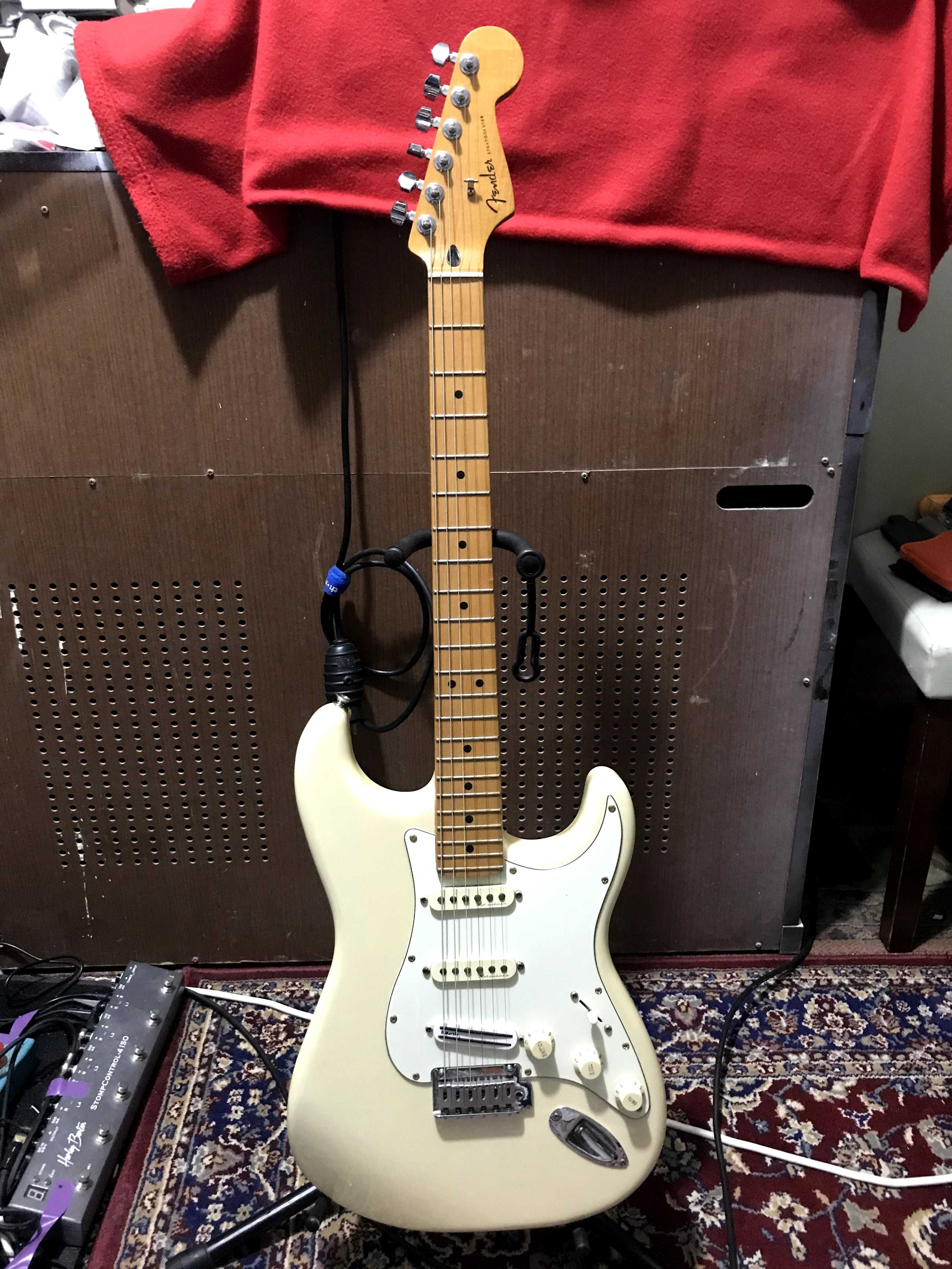 Fender Stratocaster 75 anos Player Plus MIM