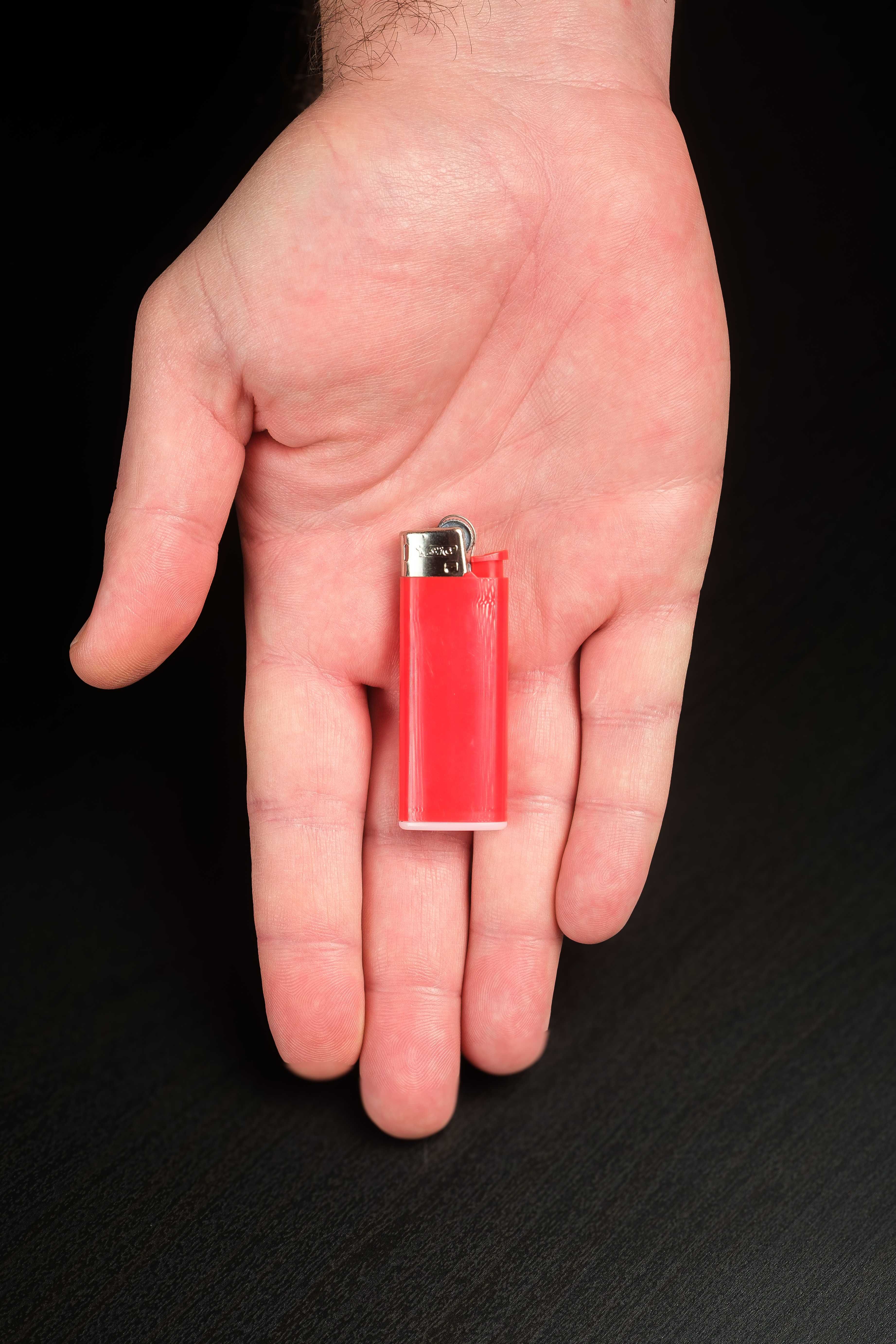 50 Isqueiros Mini Bic Vermelhos