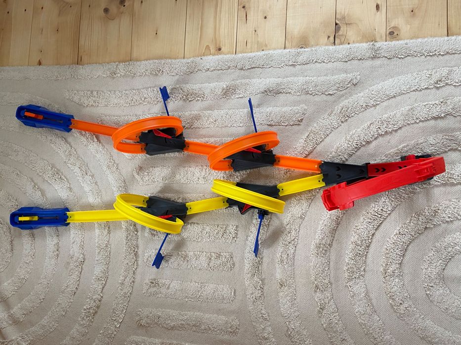 Трек Hot Wheels Карколомні трюки в петлях