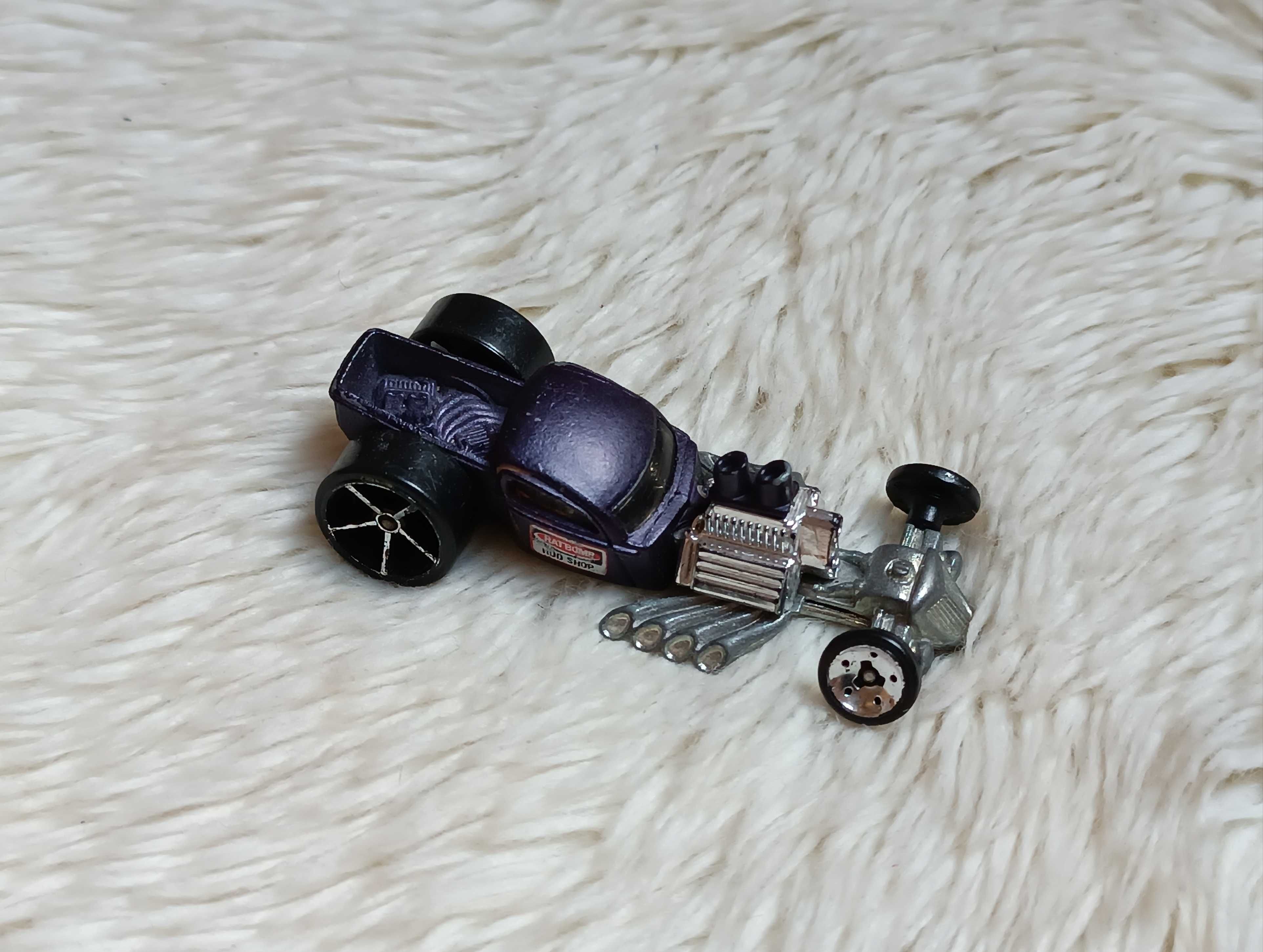 Hot wheels Ratbomb fioletowy metalowy Samochodziki resoraki do zabawy