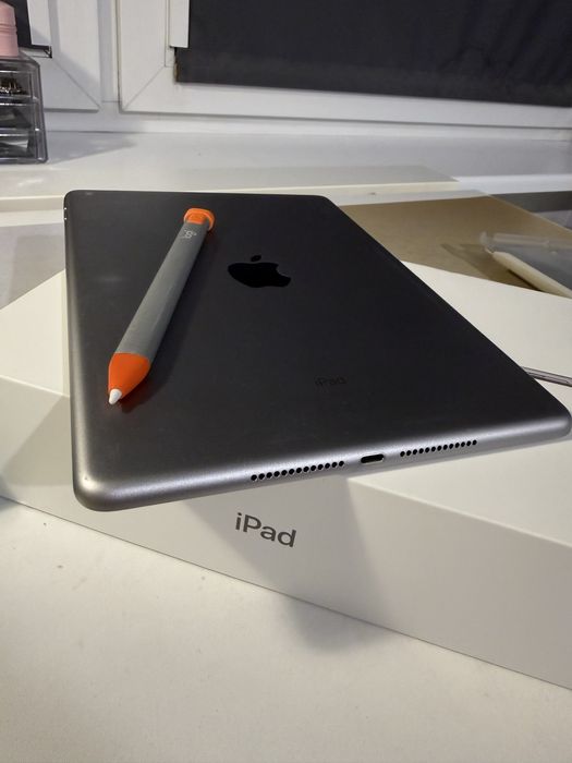 zestaw ipad, rysik i klaiwtaura logitech