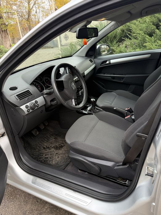Продам Opel Astra H 2010