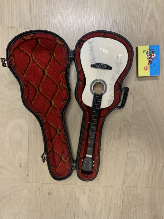 Гитара колекційна