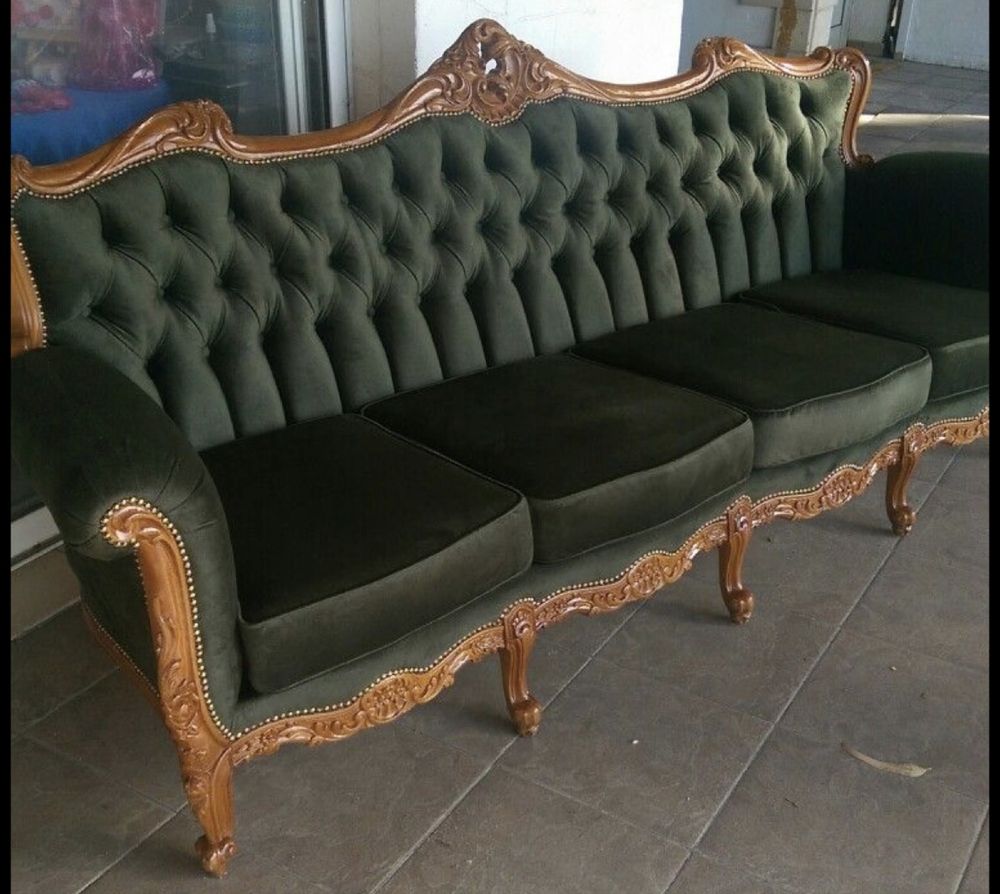 Sofa capitone verde garrafa veludo
