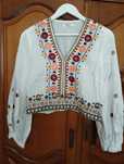 Camisola bordada.