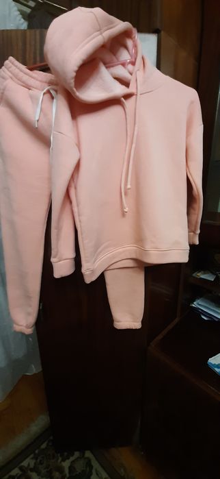 Теплий костюм на байці для дівчинки 140 розмір персиковий новий