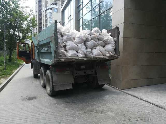 Вивіз сміття будівельного і побутового. Послуги спецтехніки